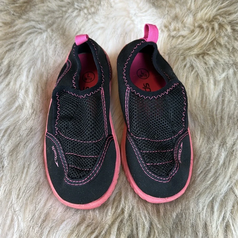 Size L (9-10) Speedo Kids Black and Pink Water Shoes